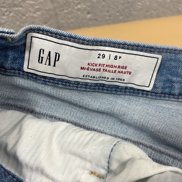NWOT GAP Blue Straight Leg Jeans Capri with Distressed Detailing​​ - Picture 6 of 7